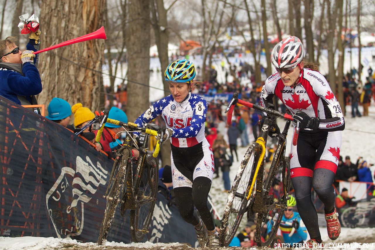 Amy Domroski battling with Canada\'s Mical Dyck © Cathy Fegan-Kim