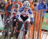 Compton droppering Achermann as she moves up the field © Cyclocross Magazine