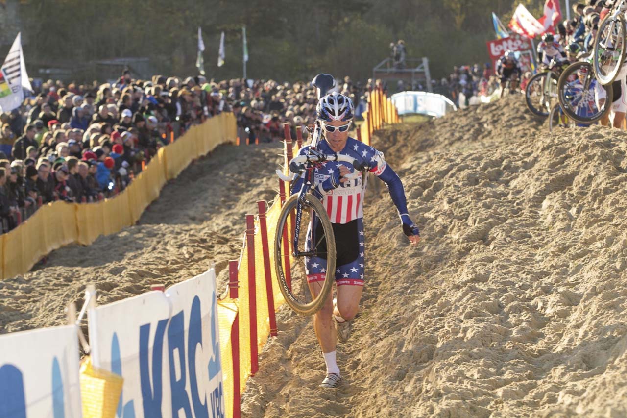 U.S. rider Jonathan Page (Fuji-Spy-Competitive Cyclist) takes the low route in the sand. © Thomas van Bracht