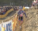 U.S. rider Jonathan Page (Fuji-Spy-Competitive Cyclist) takes the low route in the sand. © Thomas van Bracht