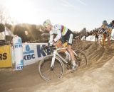 Sven Nys (Crelan-KDL) attempring to move up in position. © Thomas van Bracht