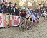 Klaas Vantornout leading the race through the sand. © Thomas van Bracht