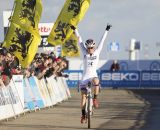 Katie Compton celebrates her first place finish at Koksijde. © Thomas van Bracht