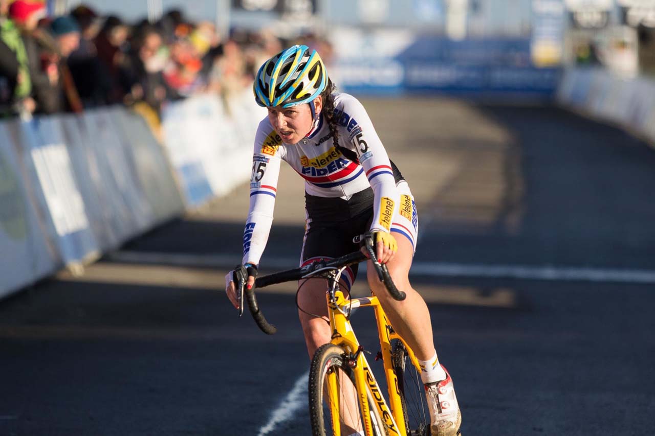 British National Champion Nikki Harris rounding the course. © Thomas van Bracht