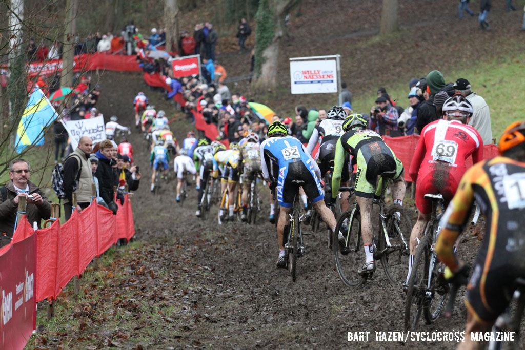 The field takes to the off-camber section that proved difficult for some. © Bart Hazen / Cyclocross Magazine