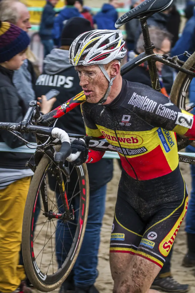 Klaas VANTORNOUT (2,BEL) running on sand