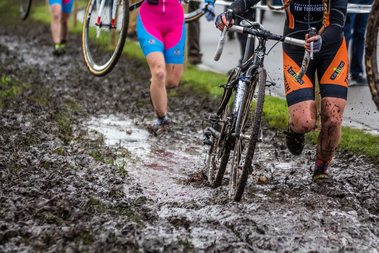 The muddy part. © Pim Nijland / Peloton Photos