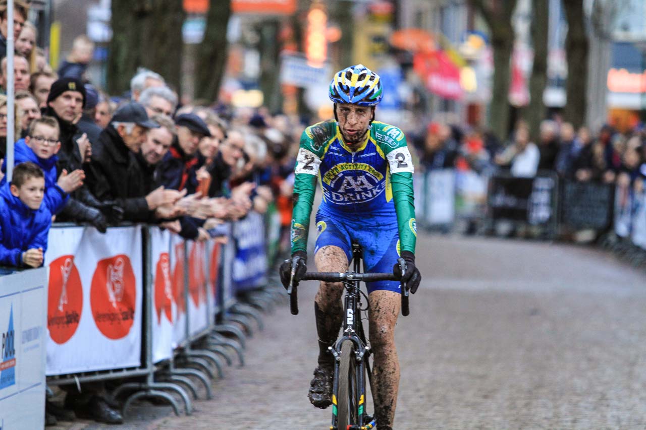 Thijs van Amerongen takes second. © Thomas van Bracht / Peloton Photos