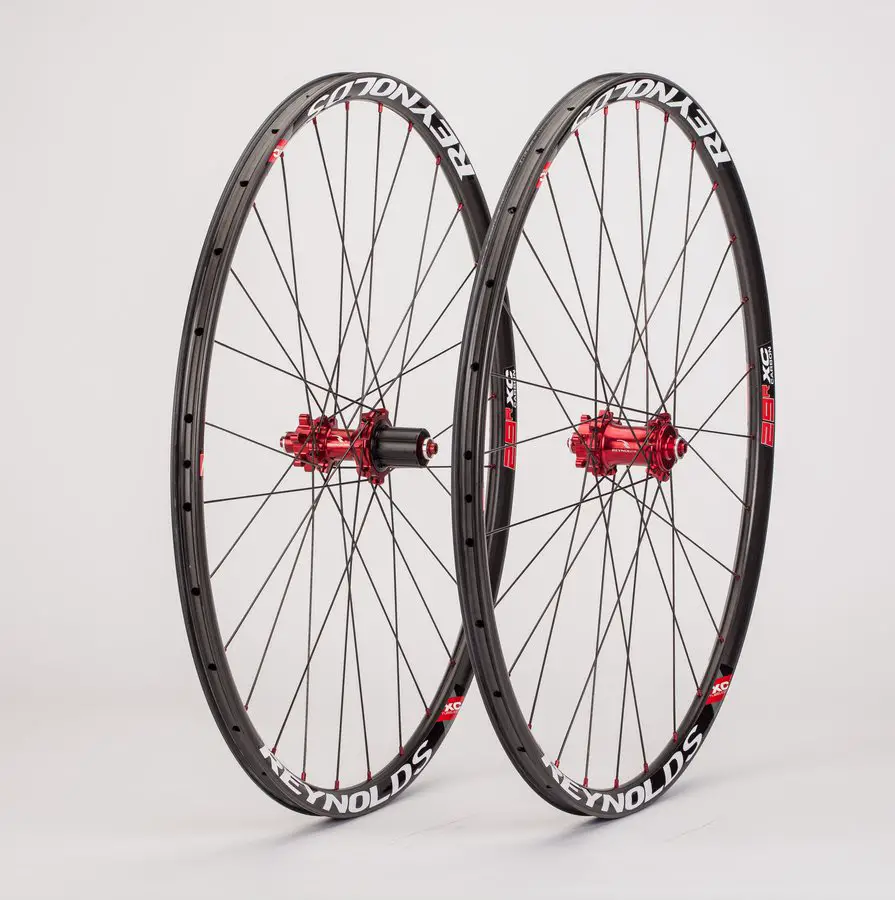 Reynolds Cycling's 29 Carbon XC wheel is tubeless ready and promises dual-duty use on the mtb and cx bike.