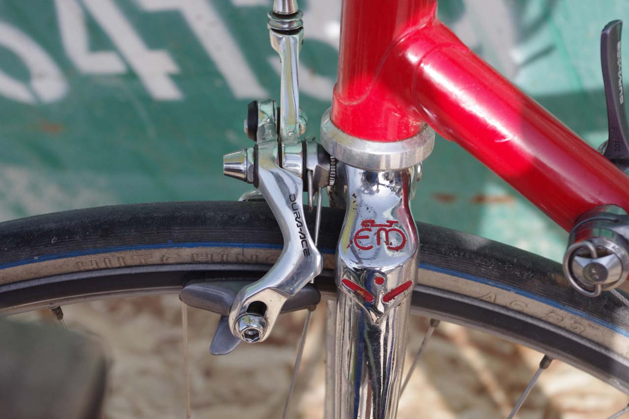 Modern brakes grace a vintage Eddy Merckx bike. ? Jonas Bruffaerts 