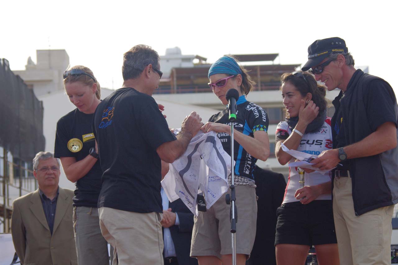 sVardaros receive her final leader's jersey. ? Jonas Bruffaerts