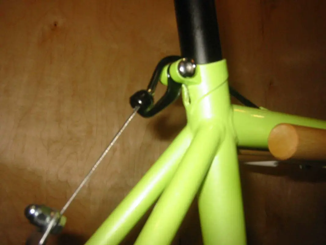 An interesting approach to brake cable routing © Kit Redwine