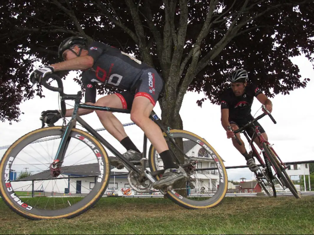 Skerritt leads Reeb around the tree © Greg Hudson