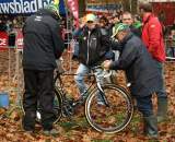 The pit crew of Sven Nys. ? Dan Seaton