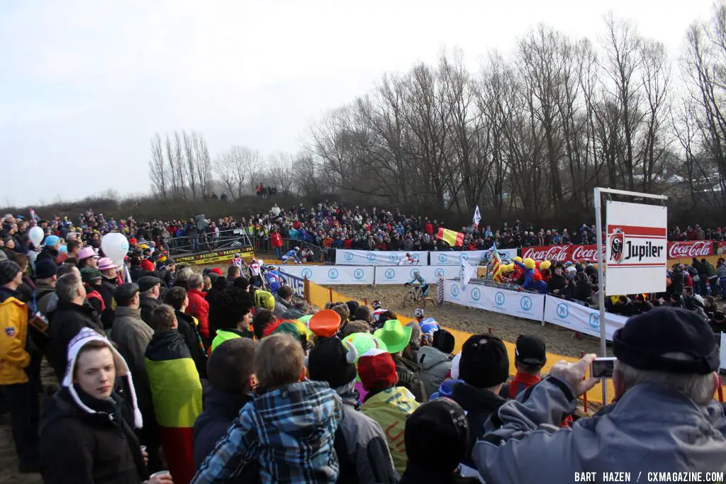 The crowd at Junior Men at 2012 Worlds © Bart Hazen