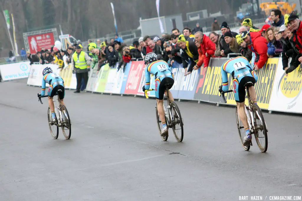 Van Aert, Soete and Van Tichelt in the chase behind Van der Poel © Bart Hazen