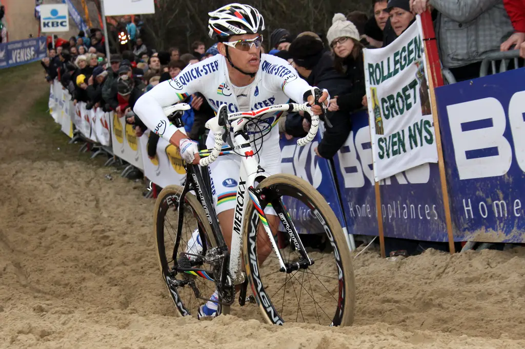 Stybar runs. ©Bart Hazen