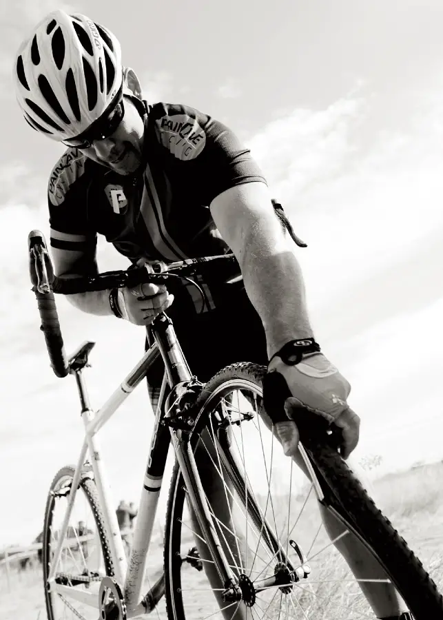 Waiting for a loaner wheel. Bay Area Cyclocross © Vantage Velo