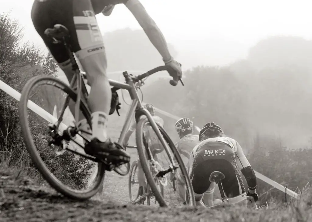 Aaron Bradford (Bicycle Blue Book/HRS/Rock Lobster) stays near the front on his way to a win in the elite men\'s race at a foggy BASP # 4.Bay Area Cyclocross © Vantage Velo