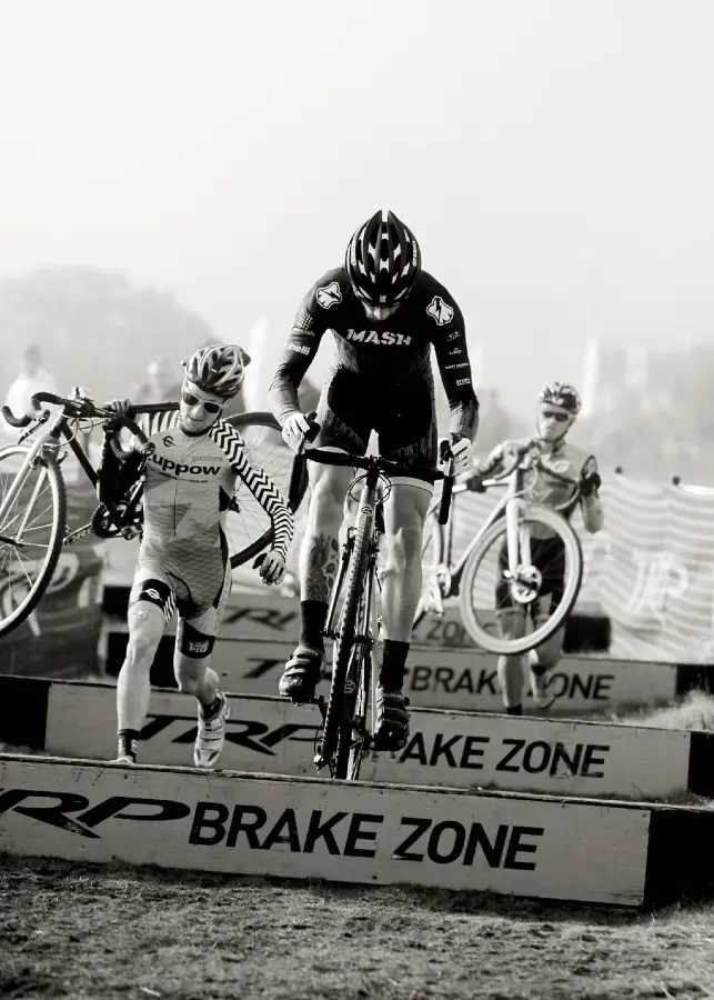 Derek Yara (Mash SF) puts on a clinic in the TRP Brake Zone, BASP #4. Bay Area Cyclocross © Vantage Velo