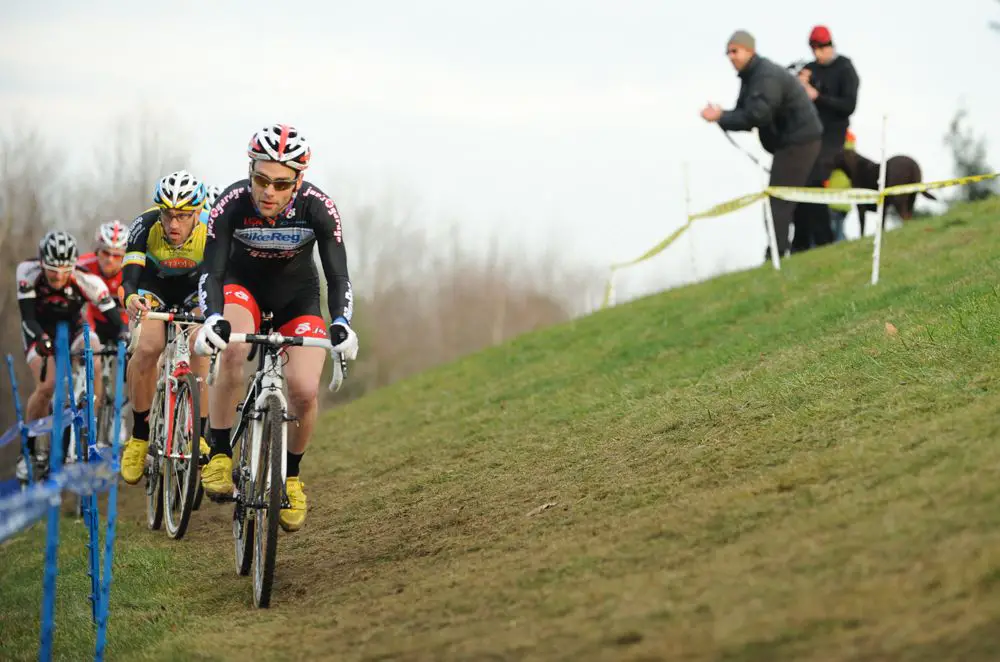 Lindine leads on the off-camber. © Natalia Boltukhova | Pedal Power Photography | 2011