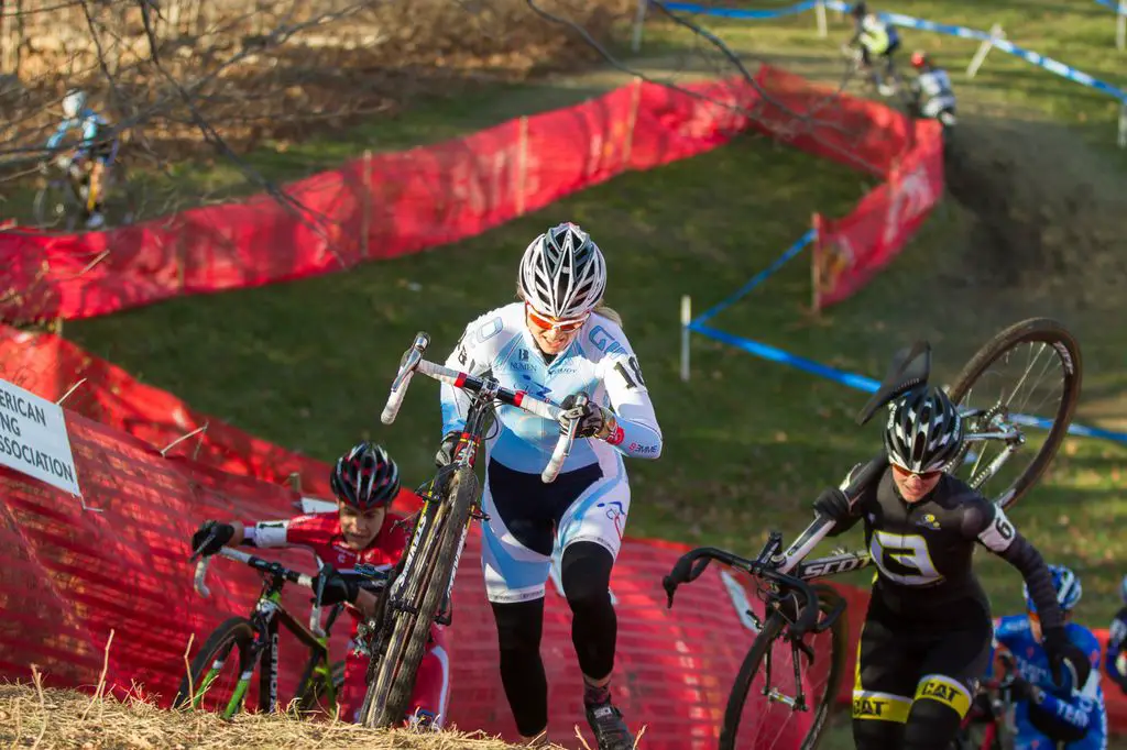  Natasha Elliot sprints up the challengingly steep run-up, Crystal Anthony (left) and Elle Anderson (right) following. © Todd Prekaski