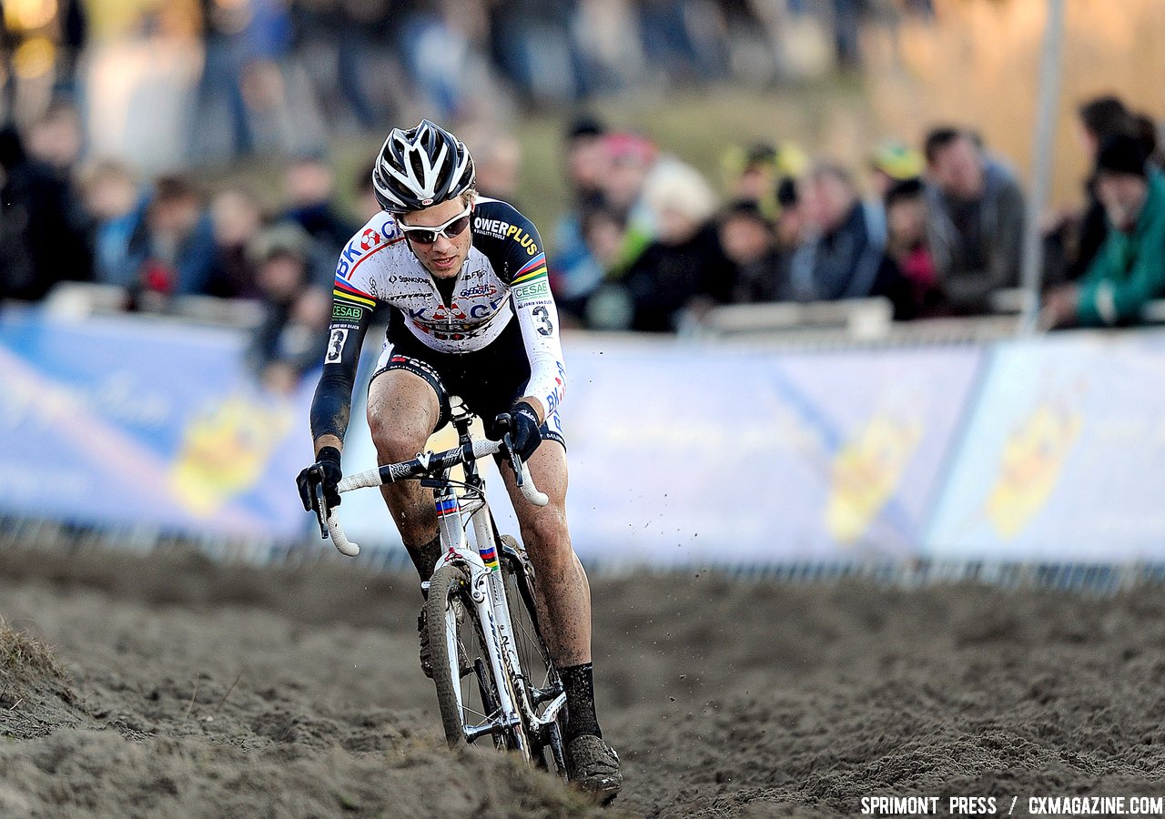 Niels Albert in action leading the race during the 2011 Belgian Championship cyclo cross race in Antwerpen. Sunday Jan. 9, 2010. ( SPRIMONT PRESS / Laurent Dubrule )