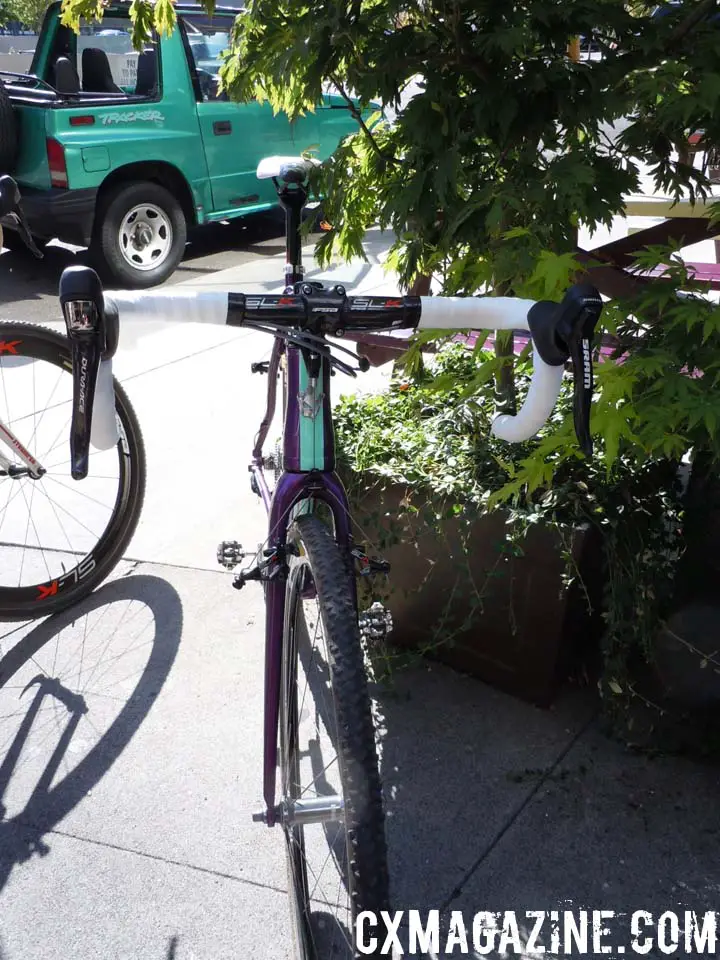 SRAM brake lever on the left, integrated Shimano Dura Ace on the right. And they\'re set up American style (left=front).