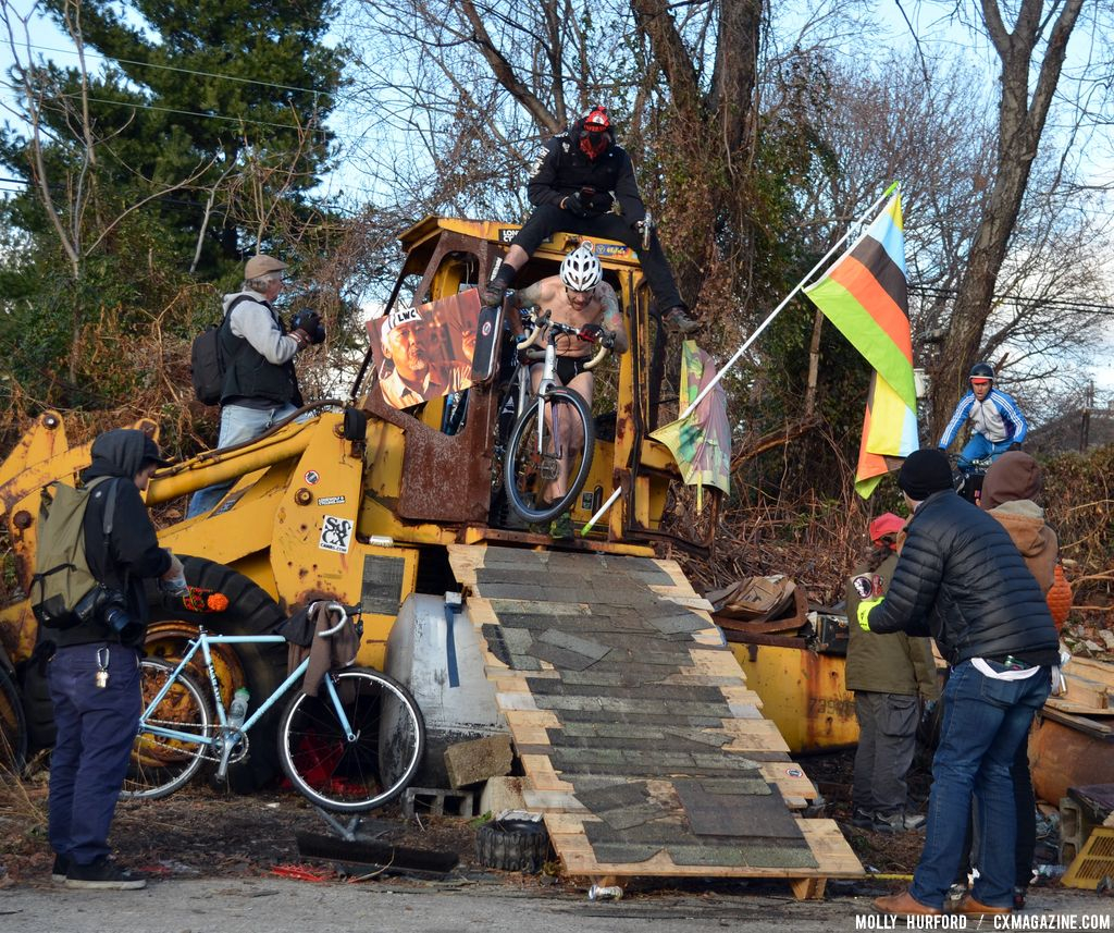 Standard salvage barrier at Bilenky Junkyard Cross. © Cyclocross Magazine