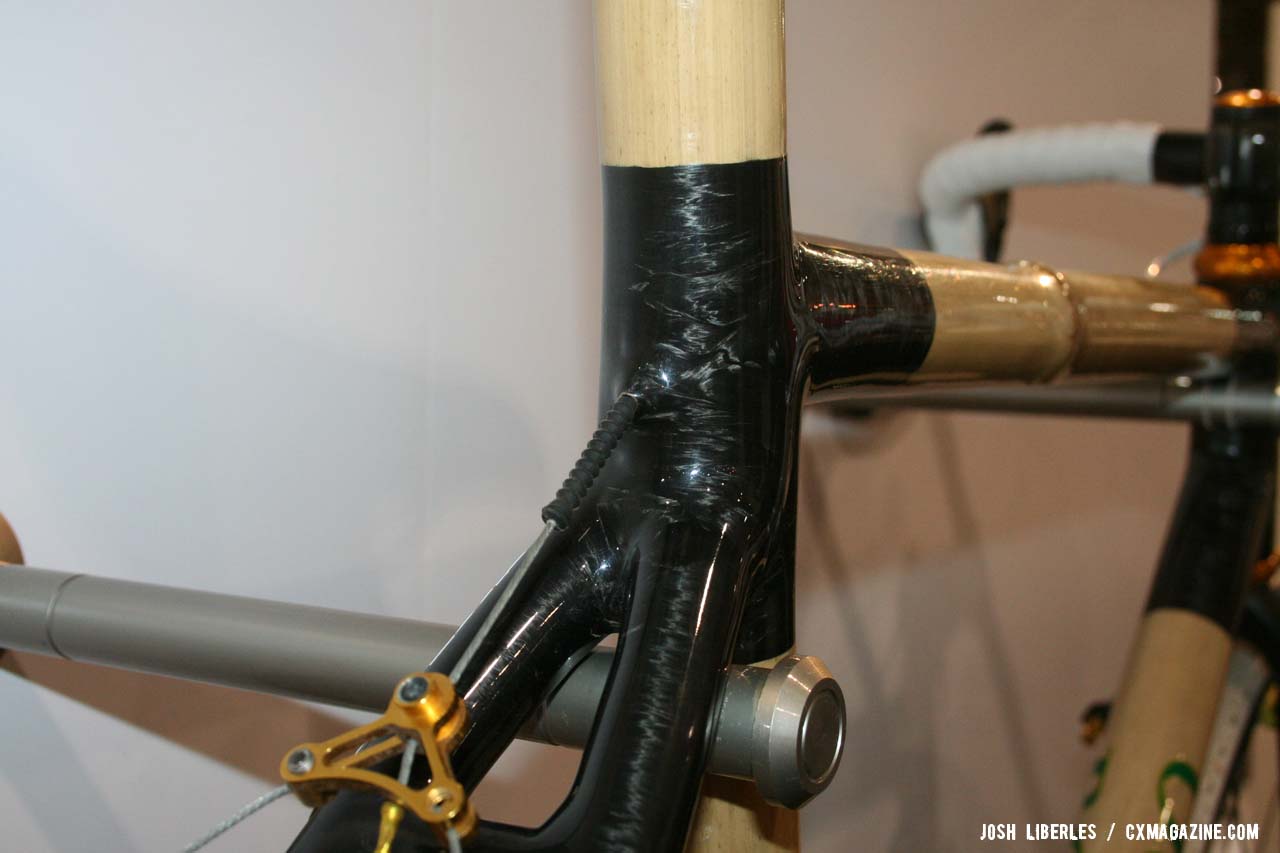 Nifty internal routing makes for clean lines. ©Cyclocross Magazine