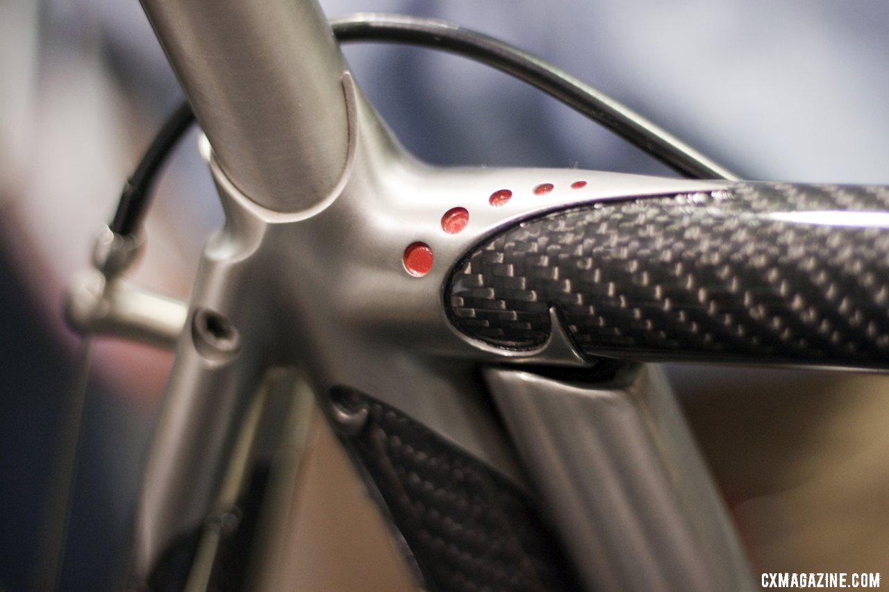 Titanium lugs and carbon tubes create 