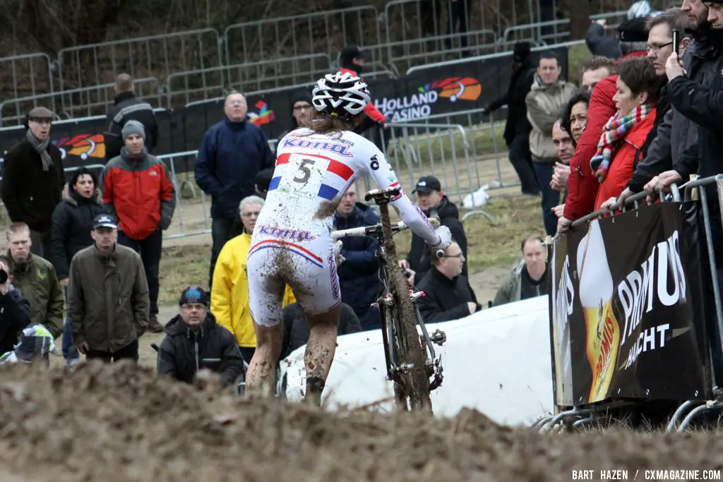 Helen Wyman at Cauberg Cyclocross. © Bart Hazen