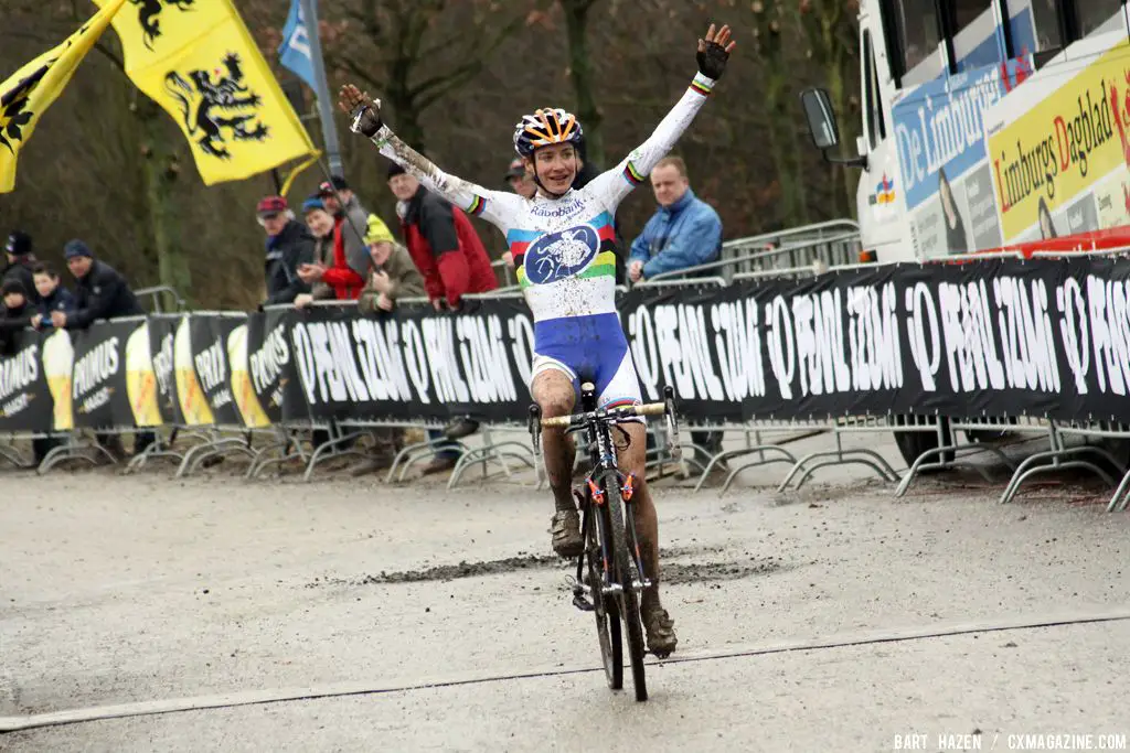 Vos wins at Cauberg Cyclocross. © Bart Hazen