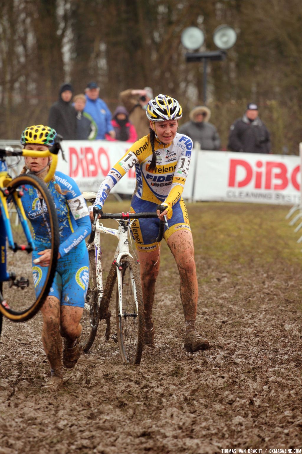 Elite women at Cauberg Cyclocross. © Thomas Van Bracht