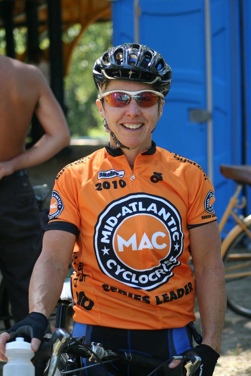 C3's Laura Van Gilder has a firm hold on her third MAC series jersey. © Jamie Mack