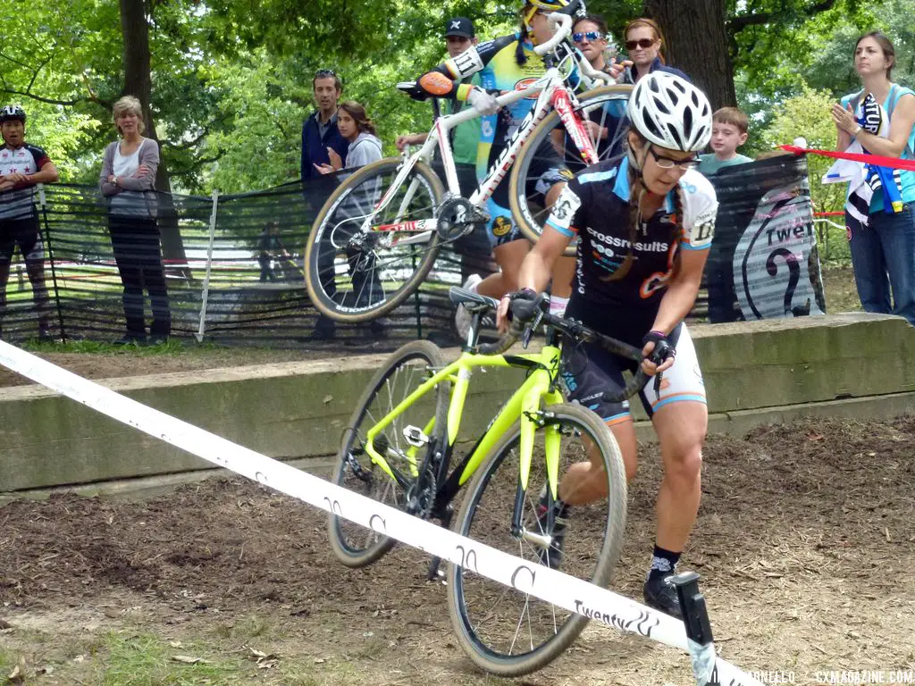 Brit Lee Bowman prepares to remount. © Vinny Agnello