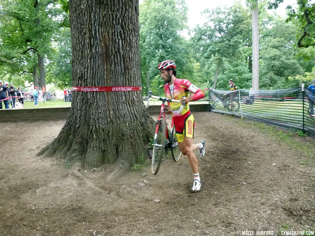 Field follows van den Bosch. © Cyclocross Magazine