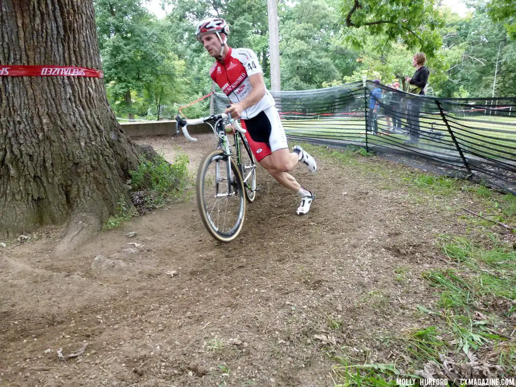 McNicholas rounds the tree. © Cyclocross Magazine