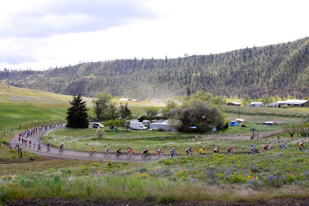 The field sweeps along the gravle road ? Pat Malach, Oregon Cycling Action