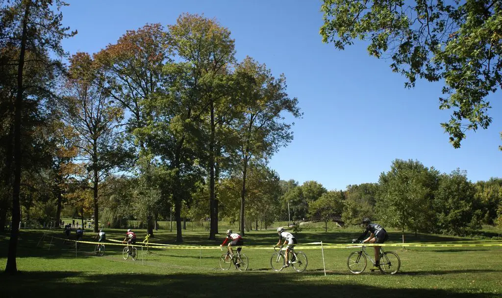 Cat 1/2/3 riders roll along the course at the Chicago Cross Cup at Hopkins Park in Dekalb Illinois.  © Aaron Johnson