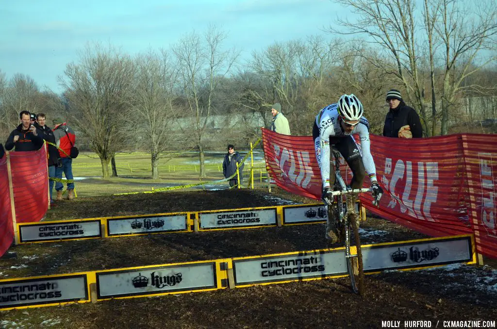 Niels bunnyhops alone at Cincinnati Kings International Cyclocross. © Cyclocross Magazine