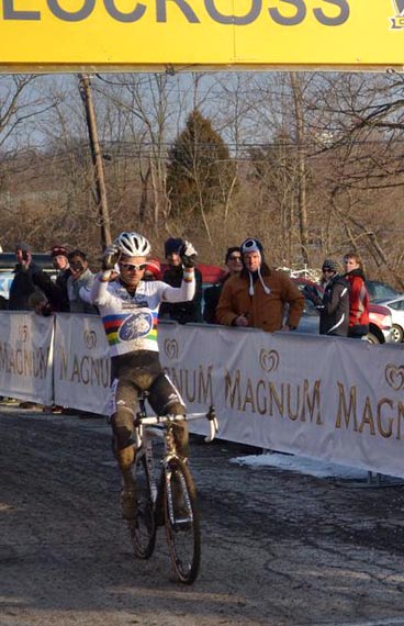 Niels takes the win at Cincinnati Kings International Cyclocross. © Cyclocross Magazine