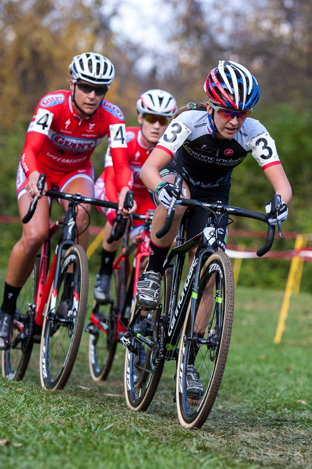 Antonneau tries to shake the Cal-Giant duo. © Kent Baumgardt