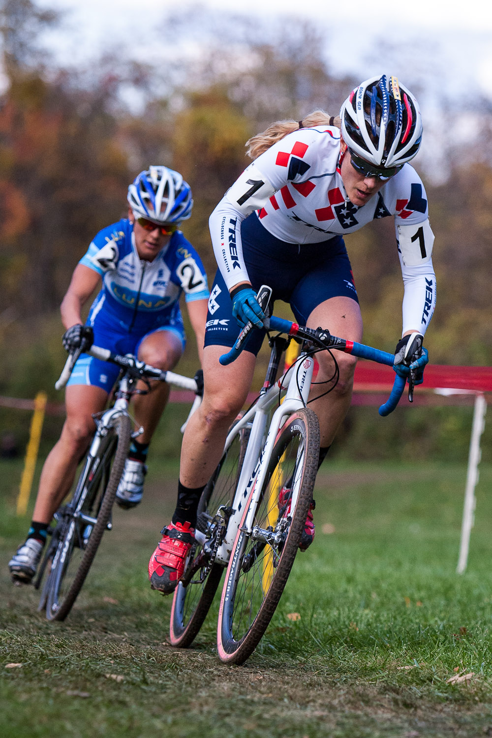 Katie Compton leading Katerina Nash. © Kent Baumgardt