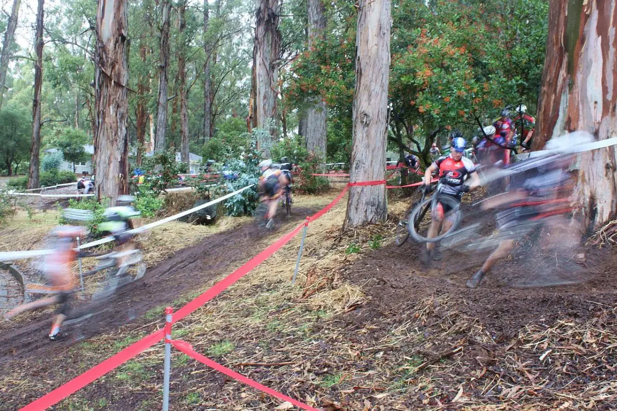 The A men snaking through the first climb. © Cyclocross Magazine