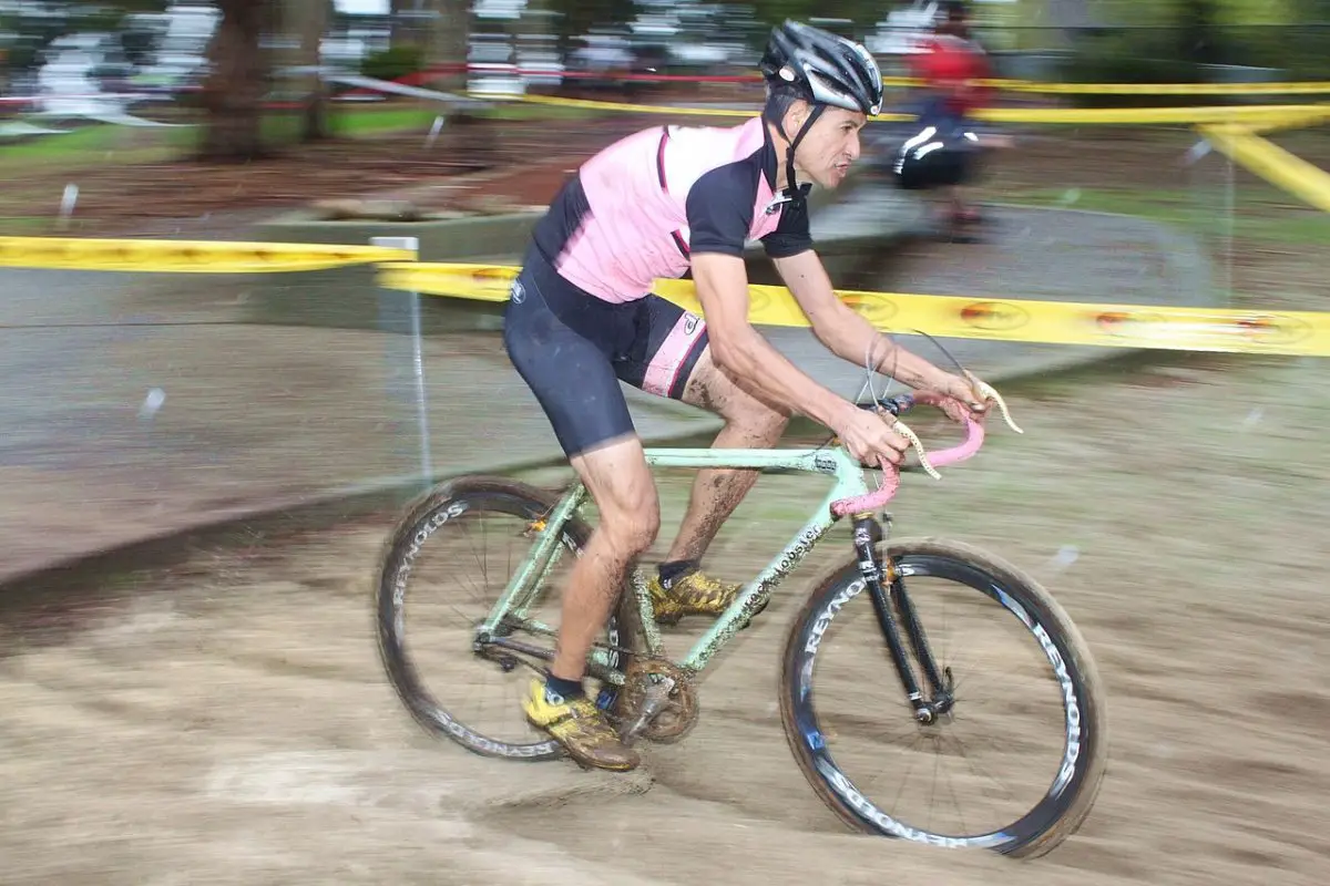 Who needs aero brake levers when you\'ve got deep section rims and are riding in the sand? © Cyclocross Magazine