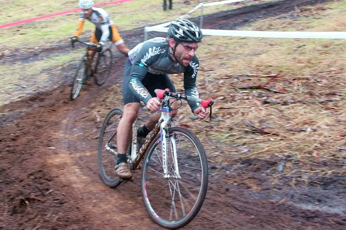 Uri Friedman powers through the bottom turn before the first of two climbs in the singlespeed A race. © Cyclocross Magazine