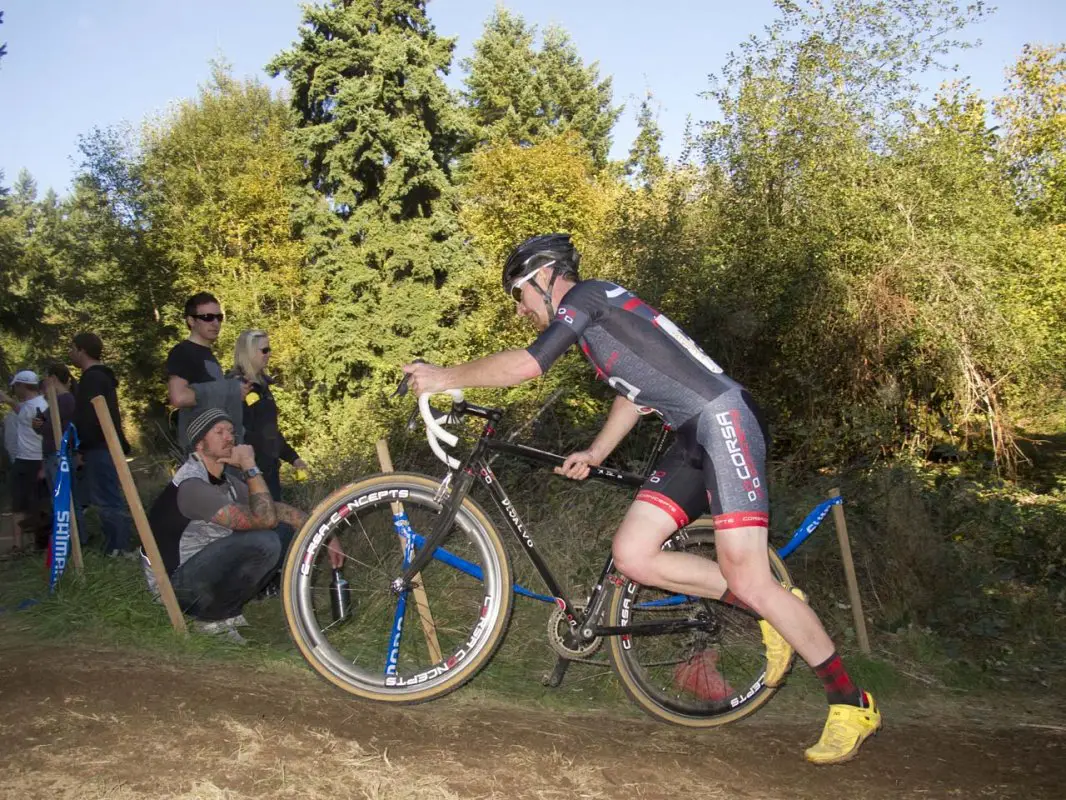 Aaron Tuckerman scampers across the ravine © Greg Hudson, Corsa Concepts