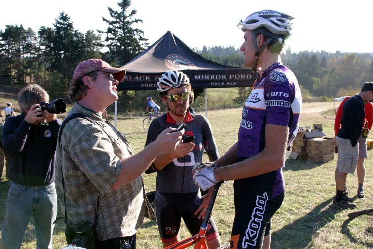 Pat Malach and a multi-tasking Liberles interview Trebon post-race © Dave Roth