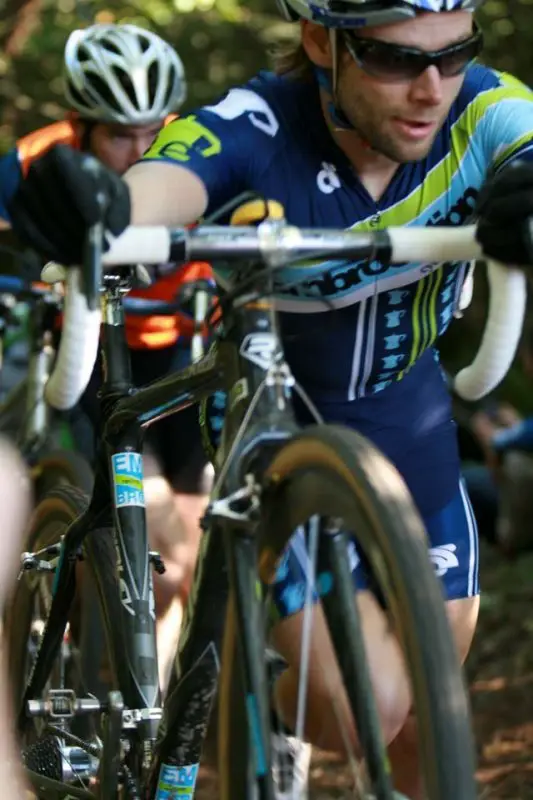 Steven Hunter pushes up the hill © Dave Roth